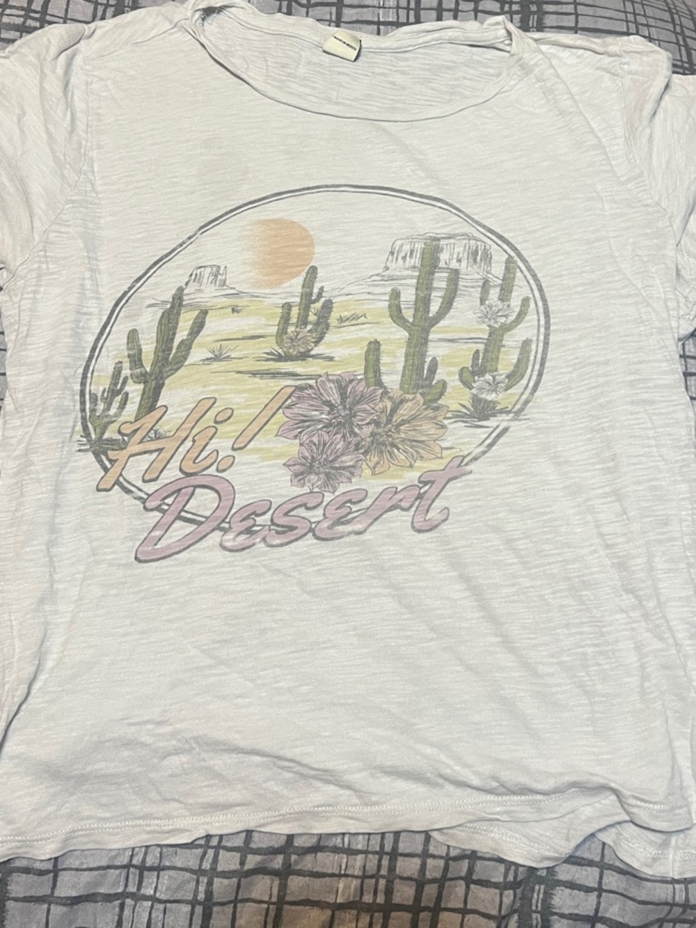 lei White Short Sleeve Tee with Desert Graphic